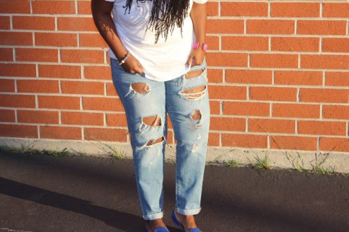 Najmodniejsze mom jeans stylizacje